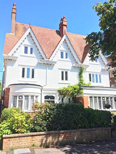 3 Bedroom Flat To Rent In Grimston Gardens, Folkestone, CT20