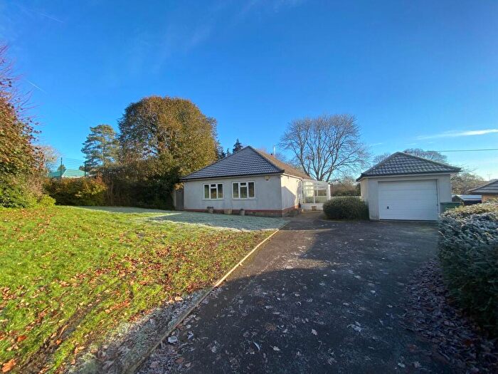 2 Bedroom Bungalow For Sale In Bath Road, Frome, BA11
