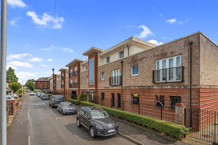 1 Bedroom Flat For Sale In Uxbridge Road, Uxbridge, UB10