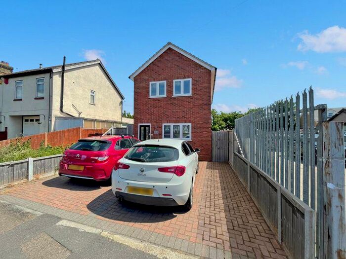 1 Bedroom Flat To Rent In Mill Road, Aveley, Essex, RM15