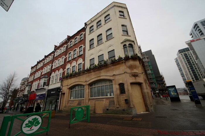 3 Bedroom Flat To Rent In Top Of Sutton High Street, SM1