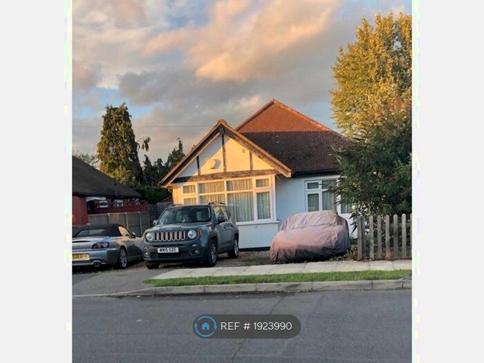 3 Bedroom Bungalow To Rent In Hoylake Crescent, Ickenham, UB10
