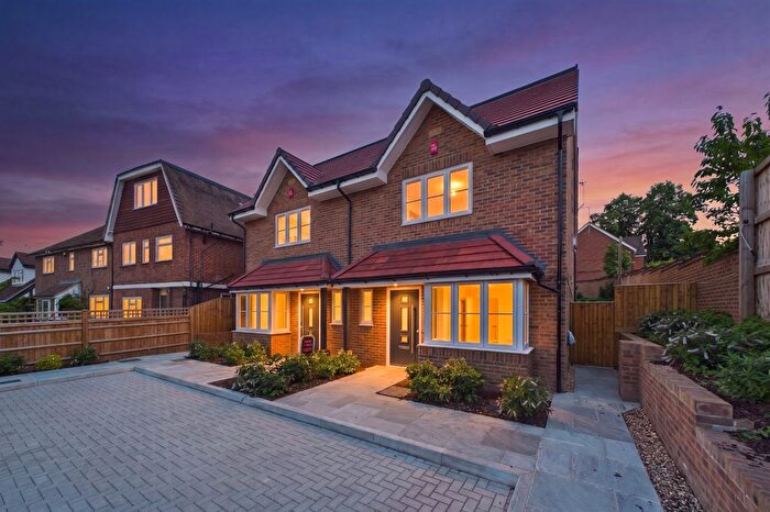 3 Bedroom Semi-Detached House For Sale In Old Bath Road, Charvil, Reading, Berkshire, RG10
