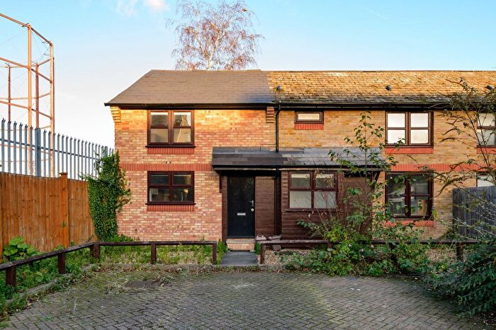 3 Bedroom End Terrace House To Rent In Dolphin Close, London, SE16