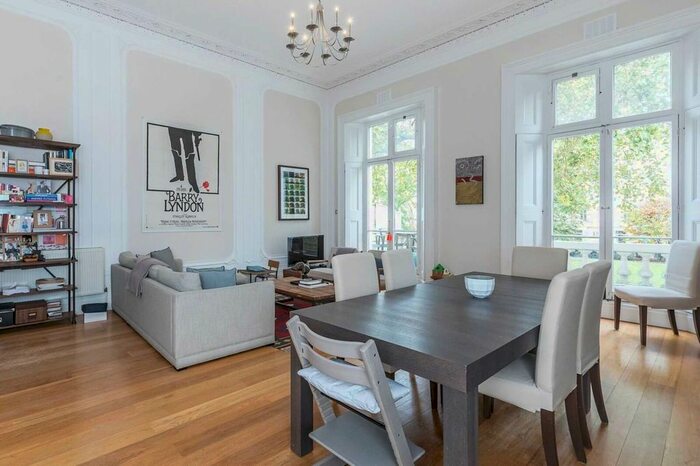 2 Bedroom Flat To Rent In Earls Court Square, Earl`S Court, SW5