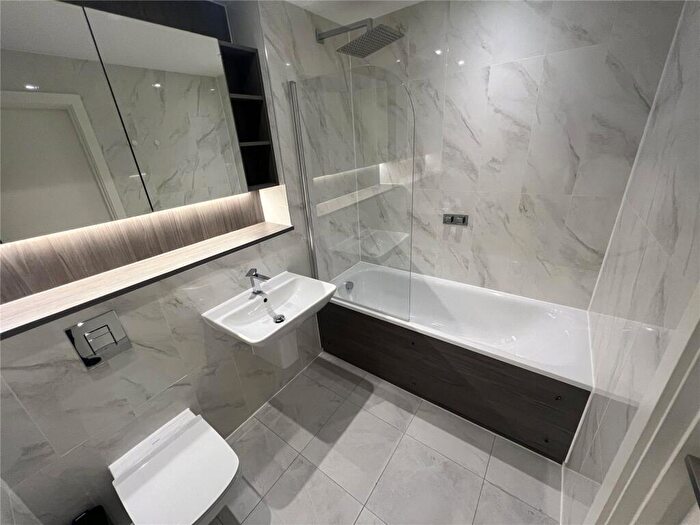 2 Bedroom Apartment For Sale In Thr, Silvercroft Street, Manchester, M15
