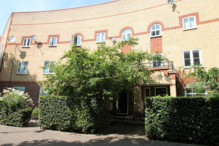 3 Bedroom Town House For Sale In Viscount Drive, London, E6
