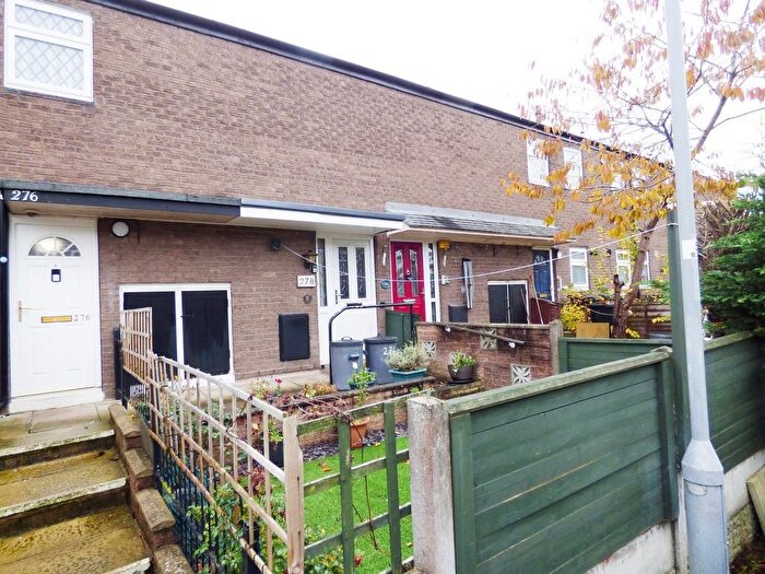 2 Bedroom Flat For Sale In Upper Town Street, Leeds, LS13