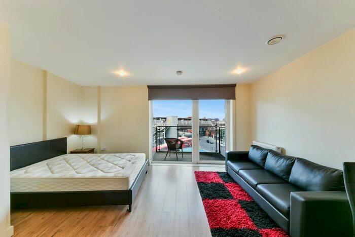 Studio To Rent In Hudson Building, Deals Gateway, Deptford, London, SE10