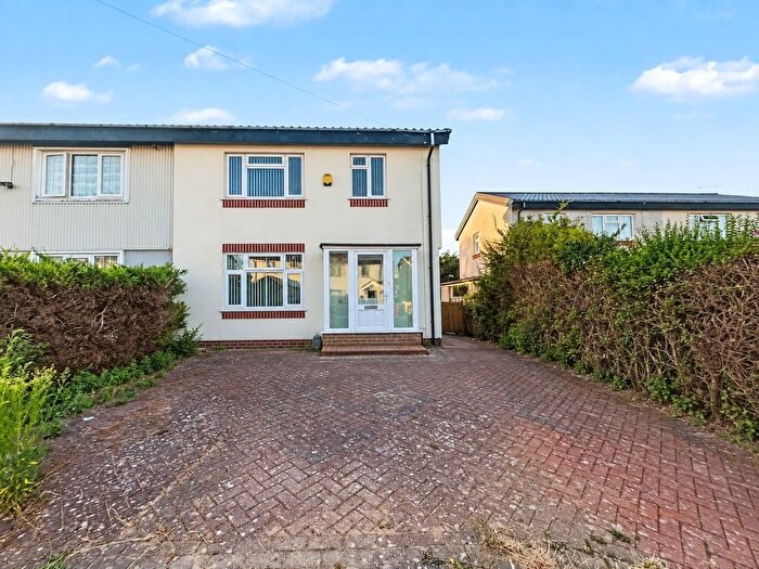 3 Bedroom Semi Detached House To Rent In Bowyer Drive, Slough, SL1