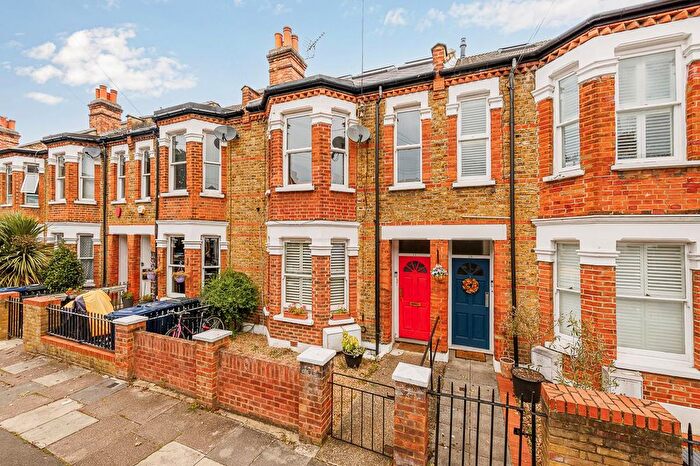 3 Bedroom Flat To Rent In Clovelly Road, London, W4