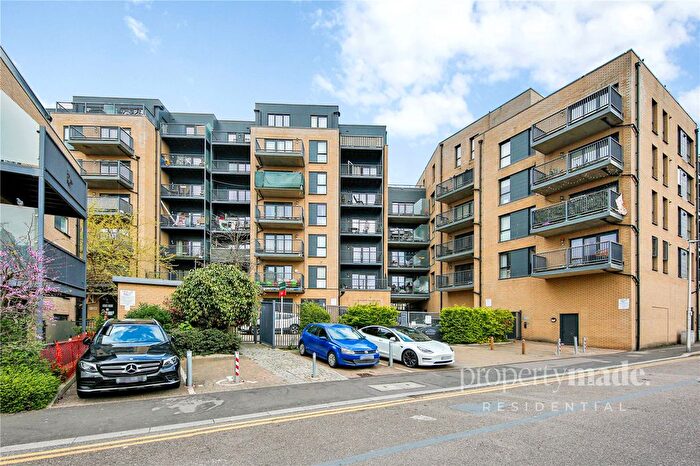 3 Bedroom Flat For Sale In Clarence Avenue, Gants Hill, Milford, Redbridge, IG2