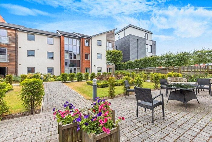 2 Bedroom Flat For Sale In Kings Place, Fleet, Hampshire, GU51