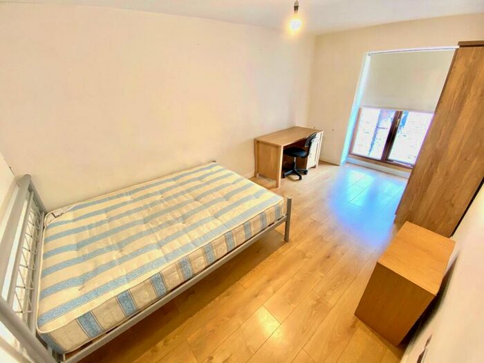 2 Bedroom Apartment To Rent In Bayhall Common Road, Huddersfield, HD1