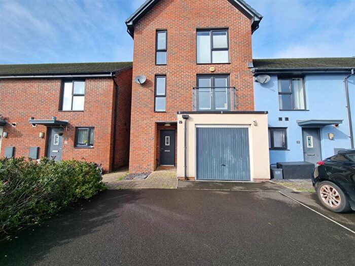 4 Bedroom Semi-Detached House For Sale In Clos Y Rheilffordd, Barry, CF62