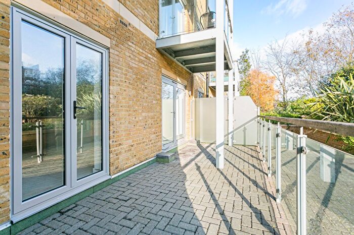 1 Bedroom Flat To Rent In Makepeace Court, Blagrove Road, Teddington, TW11