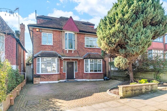 5 Bedroom Detached House For Sale In Arden Road, Finchley, N3