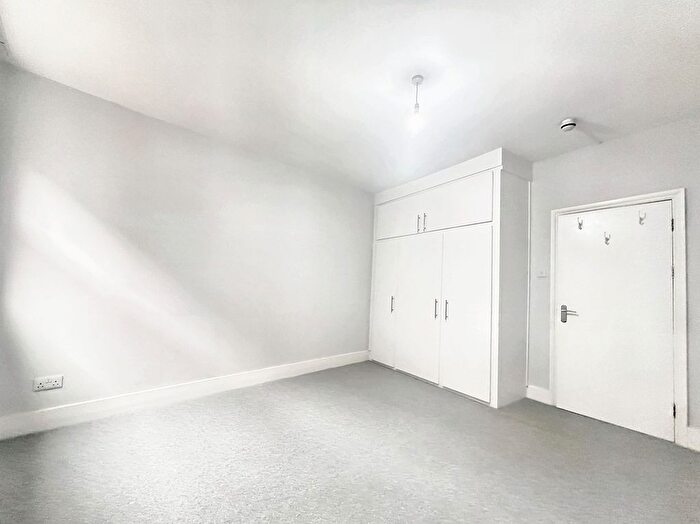 1 Bedroom Flat To Rent In High Street, Uxbridge, UB8