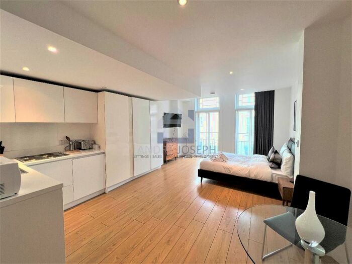 Studio To Rent In Shaftesbury Avenue, Piccadilly Circus, W1D