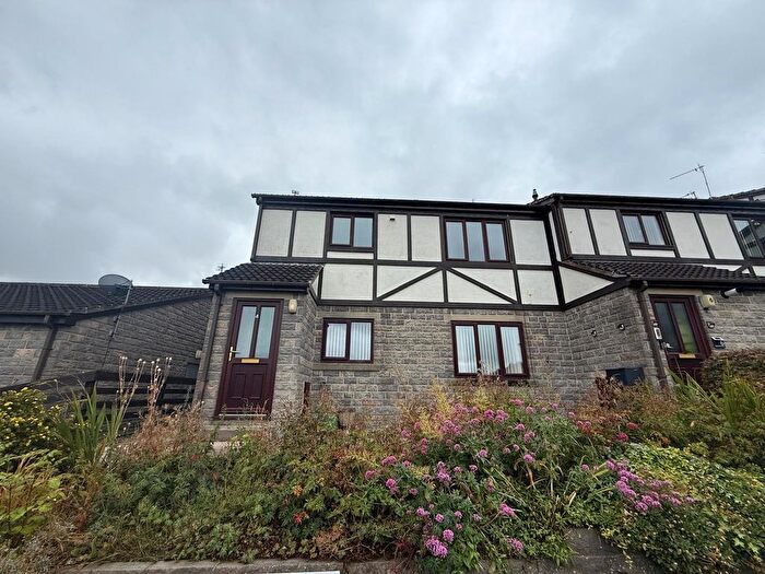 2 Bedroom Flat To Rent In Regency Park Grove, Pudsey, West Yorkshire, LS28