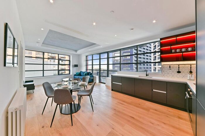 2 Bedroom Apartment For Sale In Defoe House, London City Island, E14