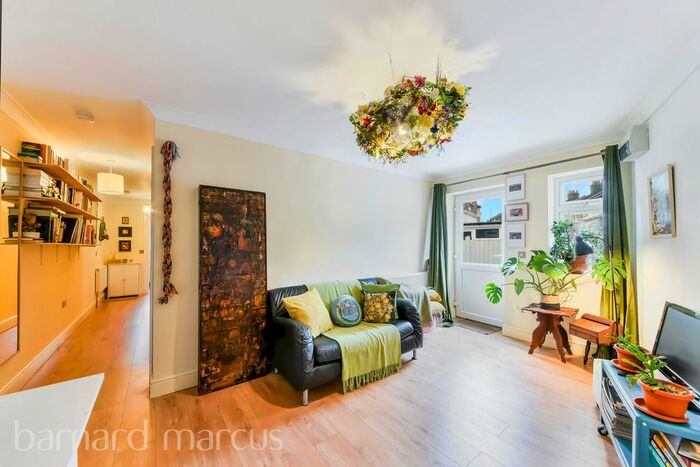 1 Bedroom Bungalow To Rent In Steele Road, London, N17