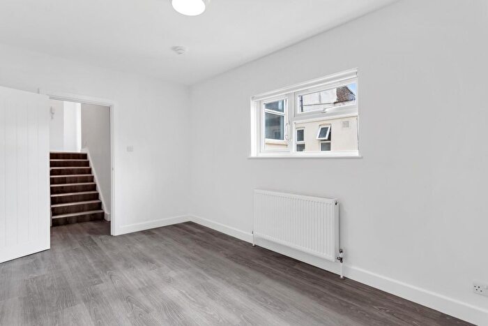 2 Bedroom Flat To Rent In Malvern Road, London, NW6