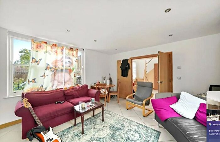 3 Bedroom Flat To Rent In Camden Park Road, London, NW1