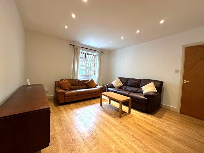 2 Bedroom Flat To Rent In Eversholt Street, Mornington Crescent, London, NW1