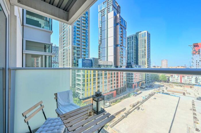 Studio To Rent In Pan Peninsula Square, Canary Wharf, London, E14