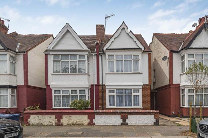 3 Bedroom Semi-Detached House For Sale In Dartmouth Road, London, NW4