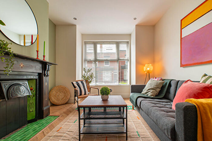 5 Bedroom Terraced House To Rent In Hessle Terrace, Hyde Park, Leeds, LS6