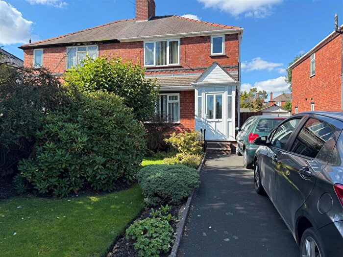3 Bedroom Semi-Detached House For Sale In Oldbury Road, Rowley Regis, B65