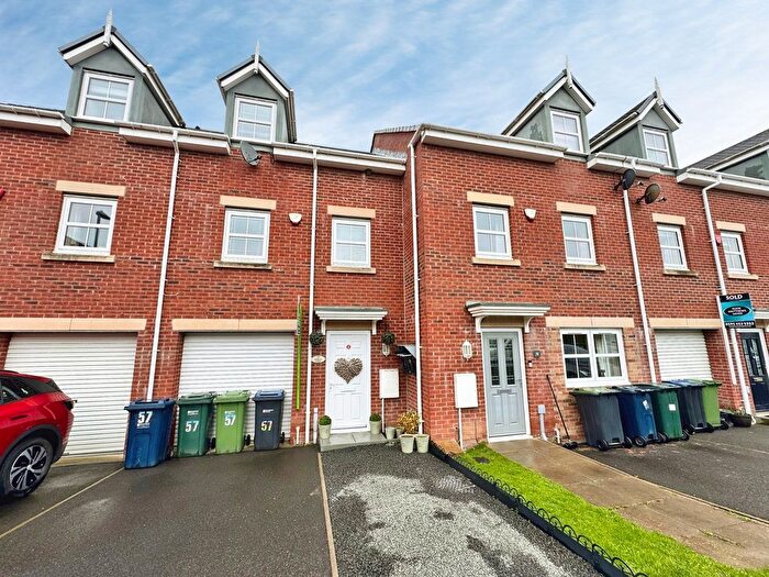 3 Bedroom Town House For Sale In Dobson Close, High Spen, NE39