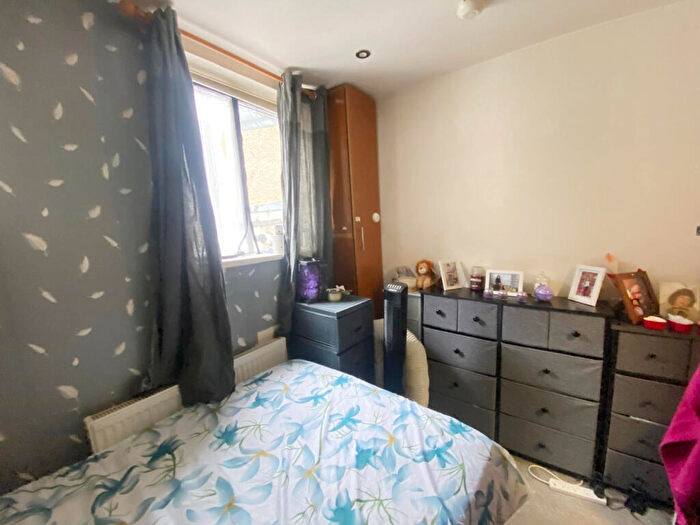 1 Bedroom Flat To Rent In Camberwell Grove, London, SE5