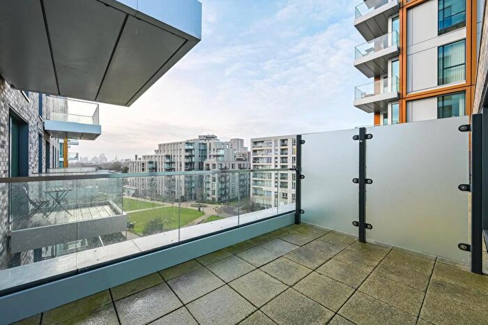 3 Bedroom Flat To Rent In Woodberry Down, Finsbury Park, London, N4