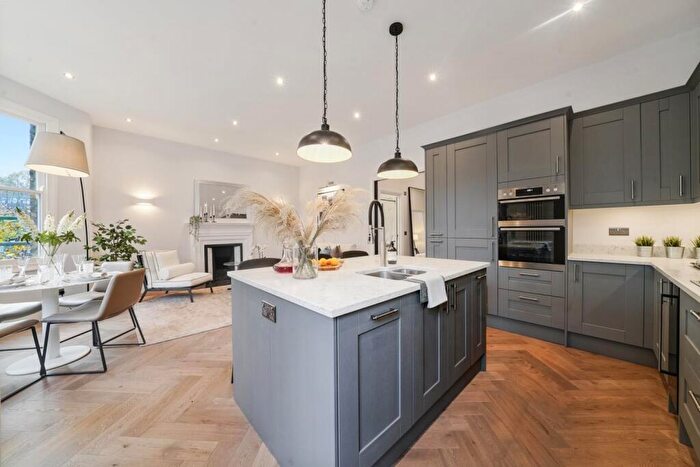 2 Bedroom Apartment For Sale In Lunham Road, Crystal Palace, London, SE19