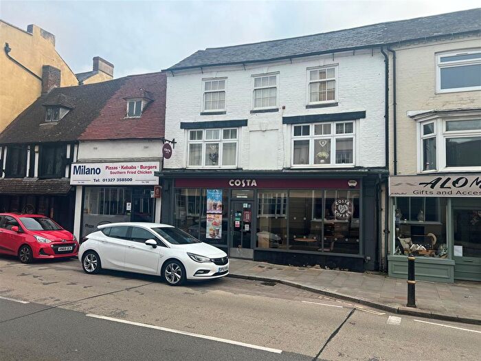 1 Bedroom Flat For Sale In Watling Street East, Towcester, NN12