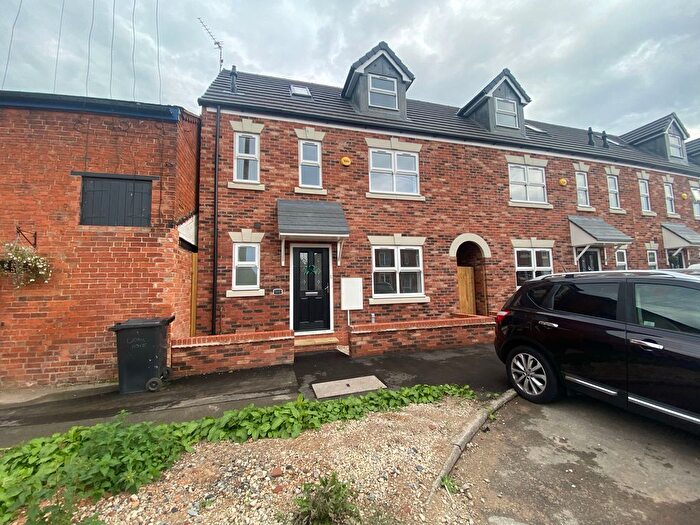 3 Bedroom Property To Rent In Church Street, Studley, B80