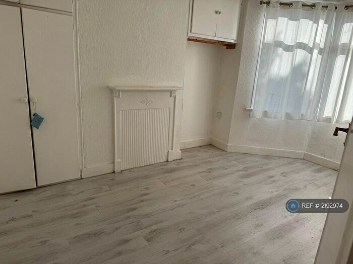 2 Bedroom Flat To Rent In Marlow Road, London, SE20