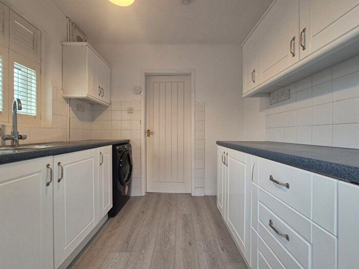 2 Bedroom Bungalow To Rent In Beachwood Avenue, Kingswinford, DY6