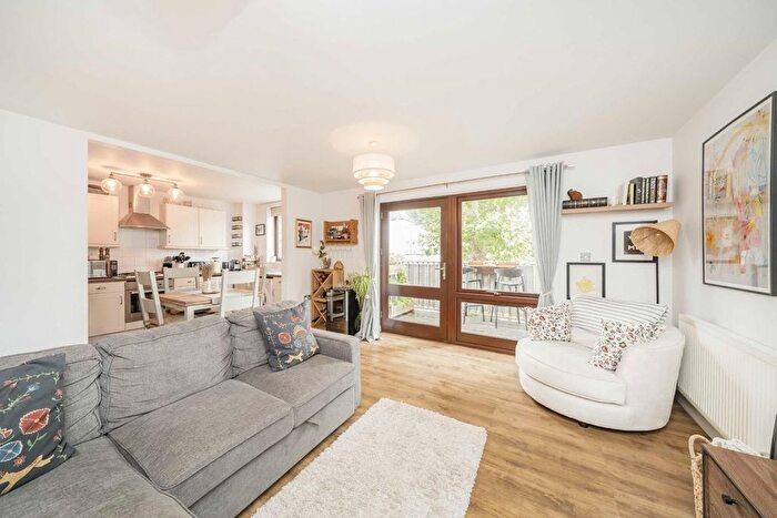 2 Bedroom Flat For Sale In Trinity Road, Wandsworth, SW18