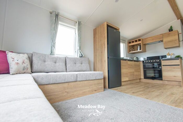 3 Bedroom Mobile/park Home For Sale In Crow Lane, Little Billing, Northampton, NN3