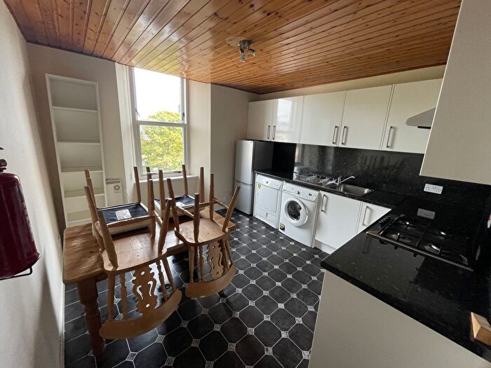 3 Bedroom Flat To Rent In Cross Lane, Dundee, DD1