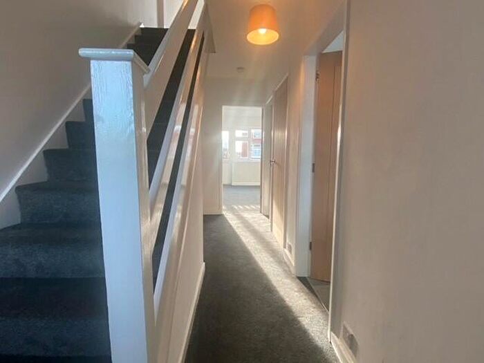 2 Bedroom Apartment To Rent In Tree View Court, Liverpool, L31