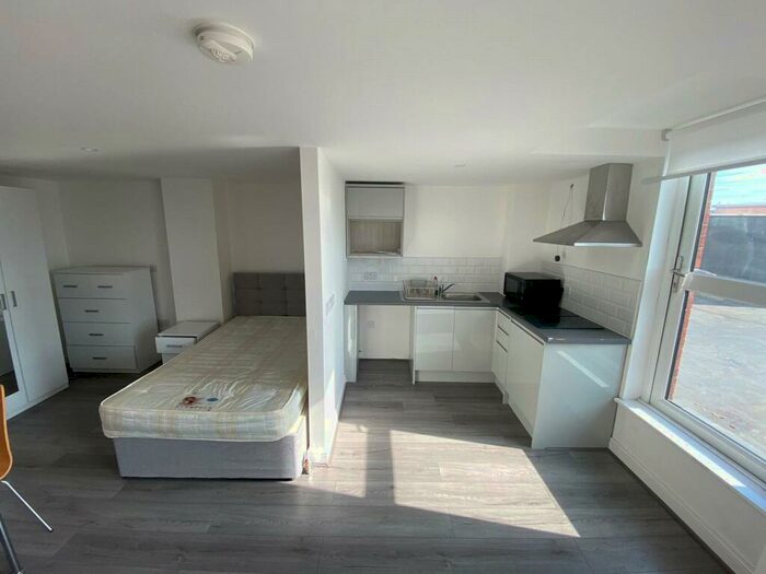 Apartment To Rent In Wolstenholme Square, Liverpool, Merseyside, L1