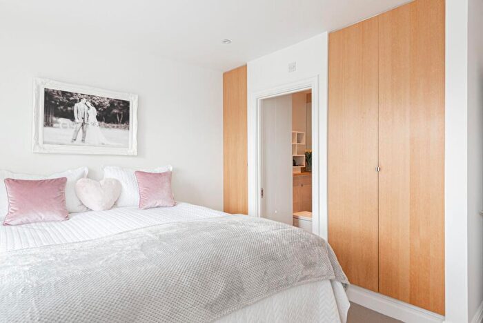 3 Bedroom Terraced House For Sale In Candle Mews East Molesey, KT8