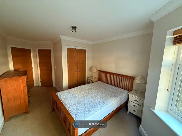 2 Bedroom Flat To Rent In Albion Road, Sutton, SM2