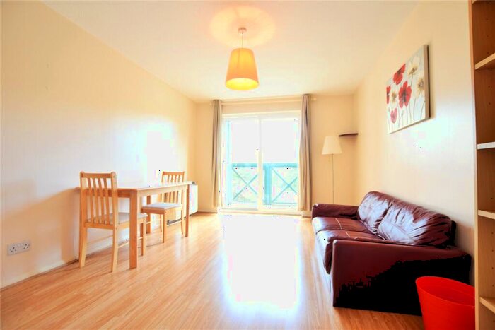 2 Bedroom Apartment To Rent In Admirals Court, Reading, Berkshire, RG1