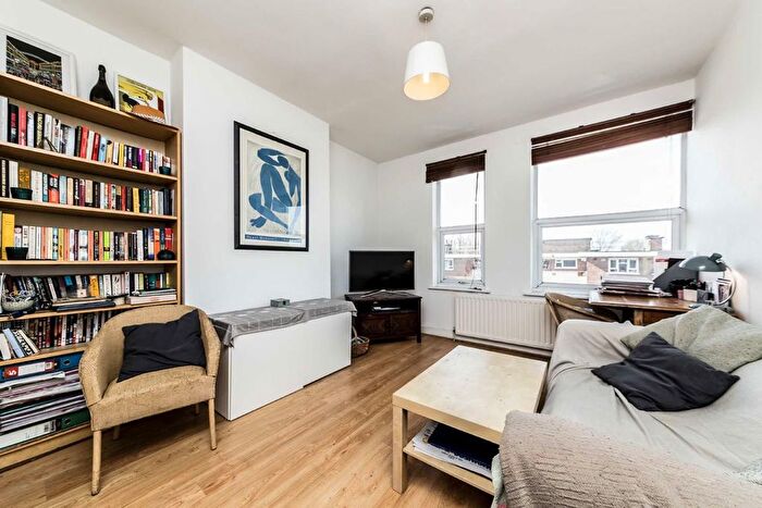 1 Bedroom Flat To Rent In Garratt Lane, London, SW18